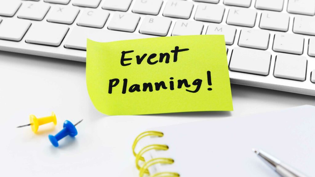 Post-it mit Keyboard im Hintergrund